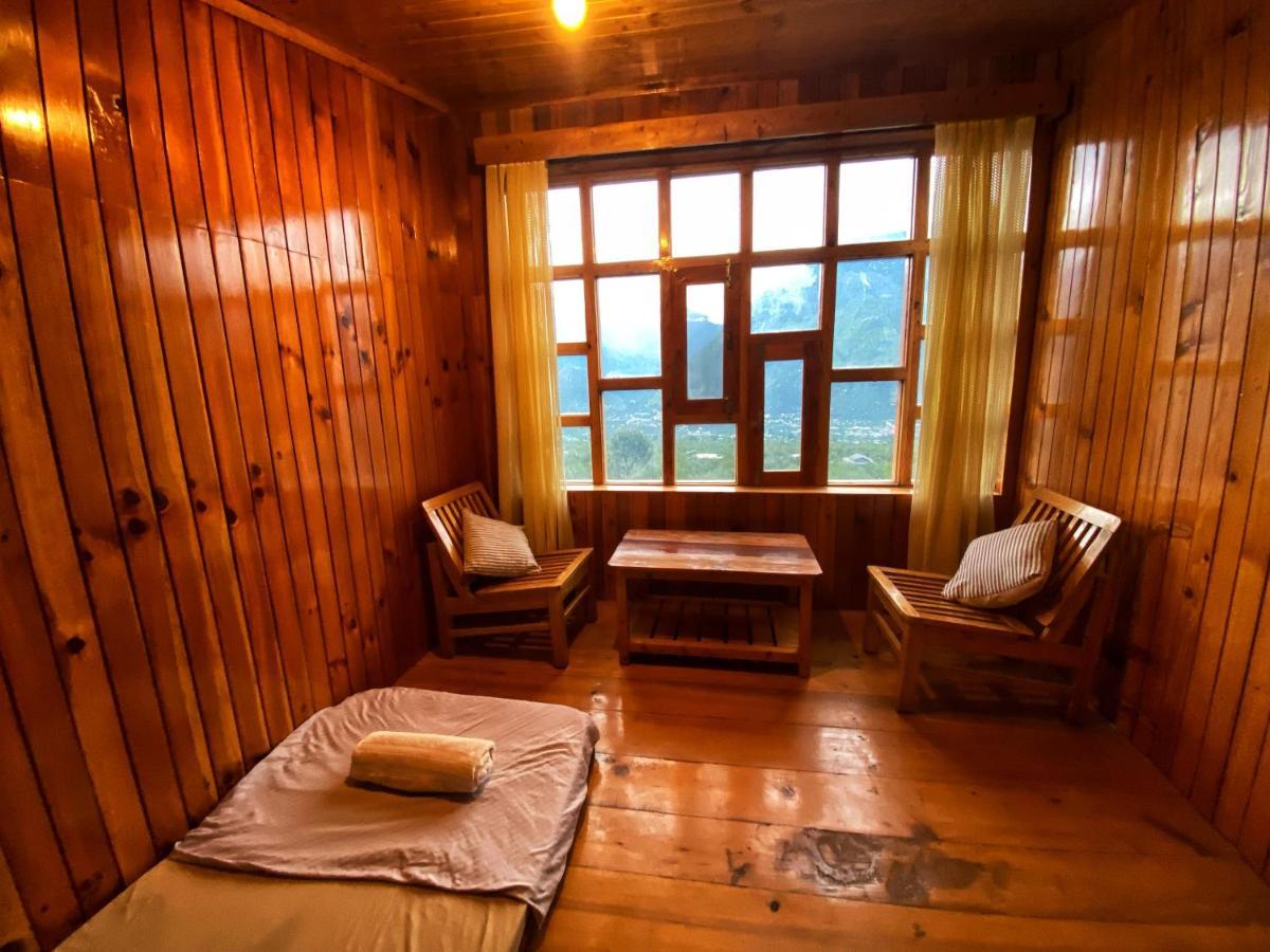 Pine Tower Inn Manāli Exteriér fotografie
