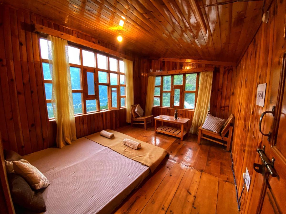 Pine Tower Inn Manāli Exteriér fotografie
